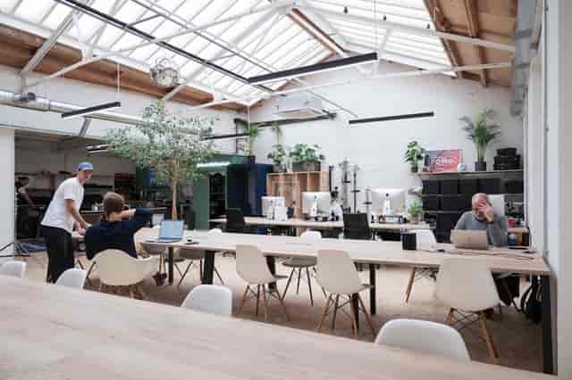 FOMO Bar & Restaurant: modern workspace with communal tables for events and meetings.