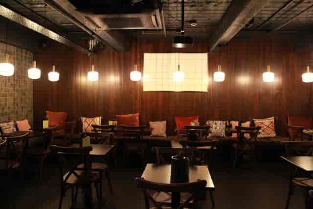 Cozy BASEMENT venue in Boogalú, ideal for networking events and small meetings.