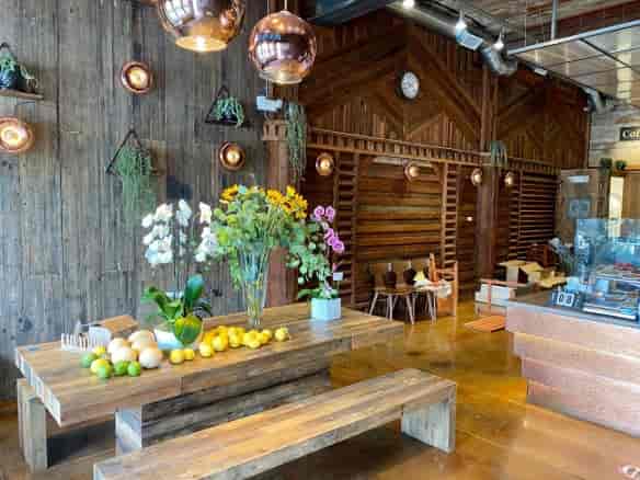 Rustic bar with floral decor, perfect for intimate gatherings and workshops.