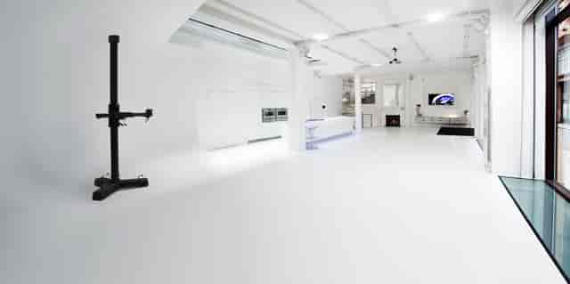 Minimalist event space in Icetank, ideal for corporate meetings and social gatherings.