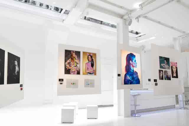 Modern gallery space with striking artwork, ideal for art exhibitions and networking events.