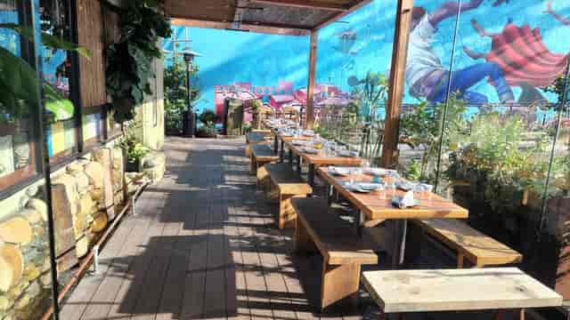 Vibrant outdoor dining at The Zon in Tapizon, ideal for casual events and gatherings.