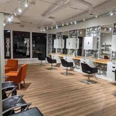 Modern salon space with stylish chairs, ideal for beauty workshops and networking events.