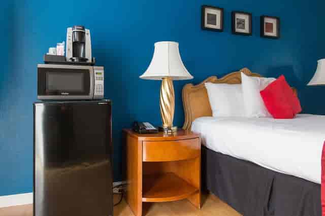 Colorful hotel room at Alpine Inn & Suites, perfect for event attendees and speakers.