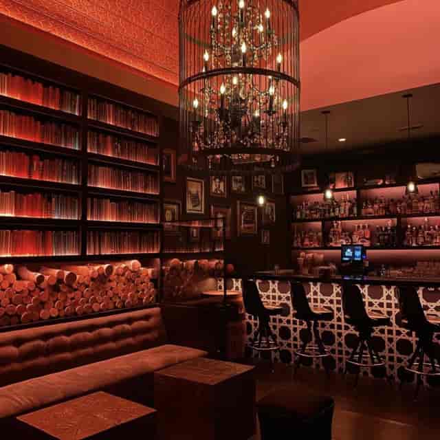 Stylish bar at The Buyout, Amador Club, ideal for cocktail receptions and networking events.