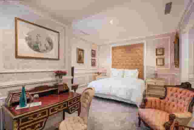 Champagne Room