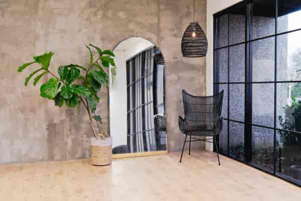 Stylish BLOC VENUE getting ready room with large mirror, ideal for events and meetings.