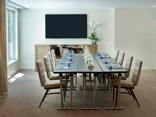 Farallon Hall meeting room with modern table, ideal for corporate events and workshops.
