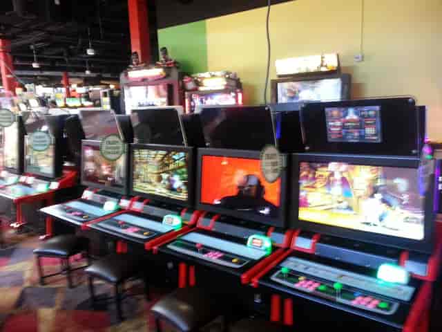 Vibrant arcade at Chuck E. Cheese Lakewood, ideal for team-building events and gatherings.