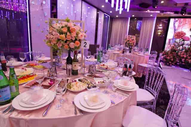 Elegant banquet table with floral centerpieces for corporate events and weddings.