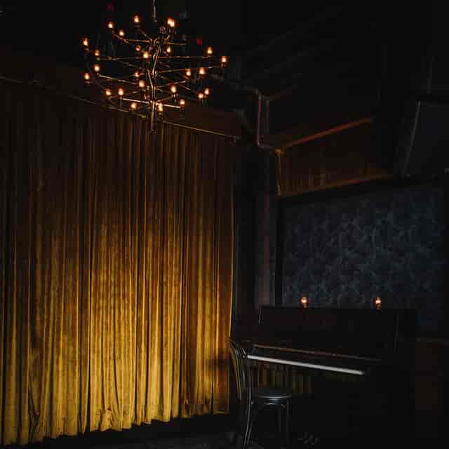 Recording Studio – Gold—Diggers