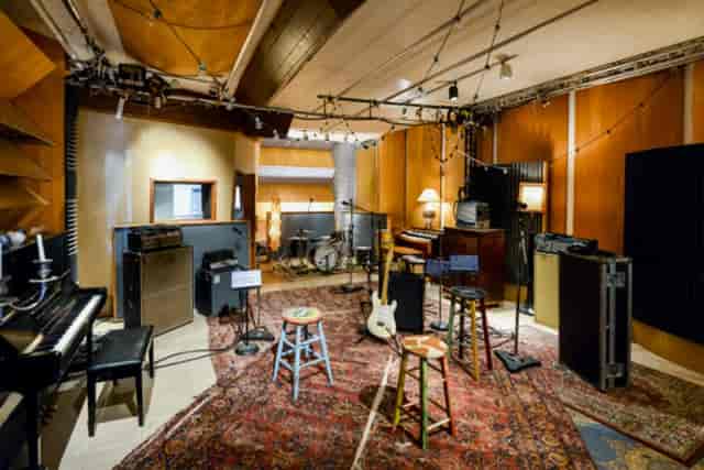 Versatile recording studio in Motivo LA, ideal for creative workshops and events.