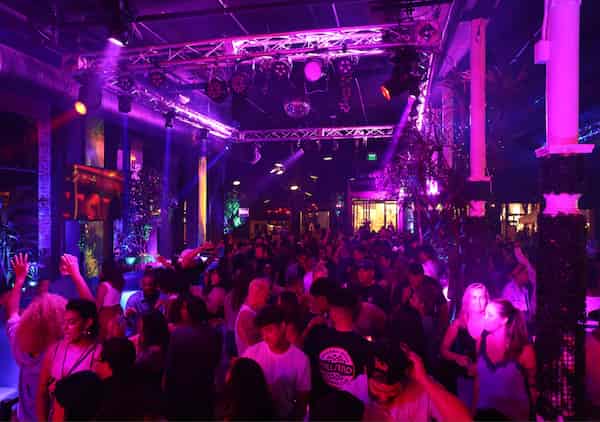 VYBZ Kitchen & Lounge
