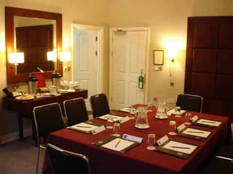 Syndicate Room 1-4