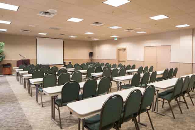 Medium Conference Room at New Gardena Hotel, ideal for corporate meetings and training sessions.