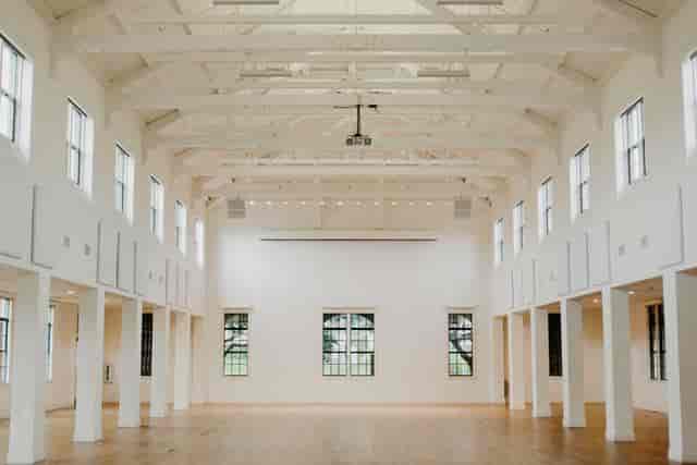 Spacious Foyer in Building 177, ideal for meetings and social gatherings.