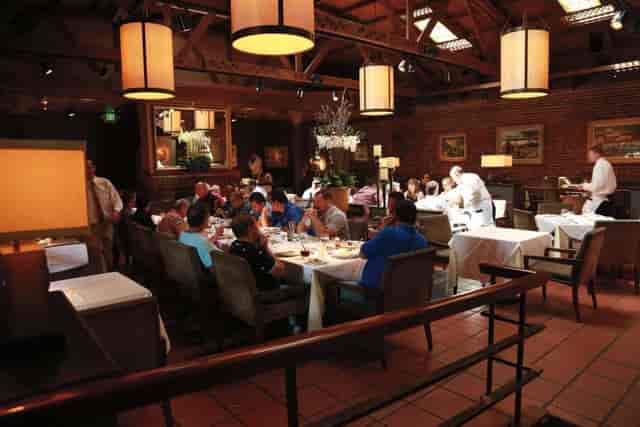 Gallery at Parkway Grill: inviting dining space for corporate events and private gatherings.