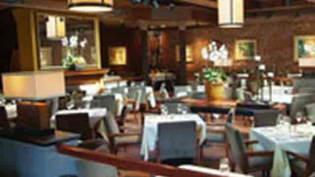 Sophisticated dining space at Parkway Grill for upscale events and intimate gatherings.