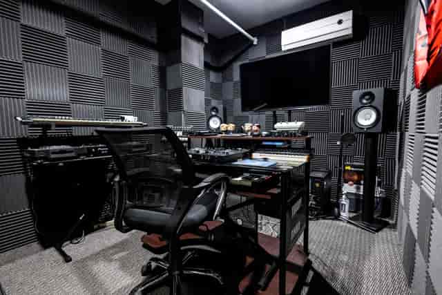 Recording studio with acoustic panels for audio events and workshops at Hindsight Rehearsal Studios.