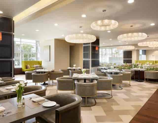 Modern restaurant in Embassy Suites Glendale, ideal for meetings and corporate events.