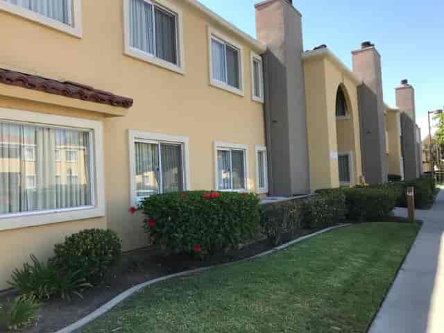 Buena Park Holiday Inn exterior, ideal for events with welcoming architecture and natural light.