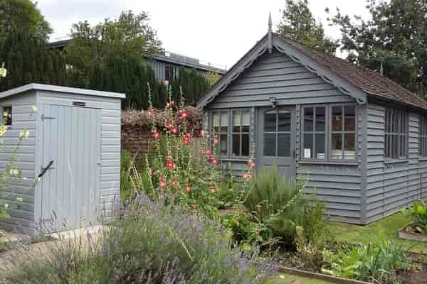 Charming Garden Room at Brentford Quaker Meeting House for workshops and gatherings.