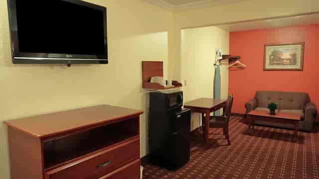 HOTEL REGENCY INN & SUITES DOWNEY, CA 2 ...