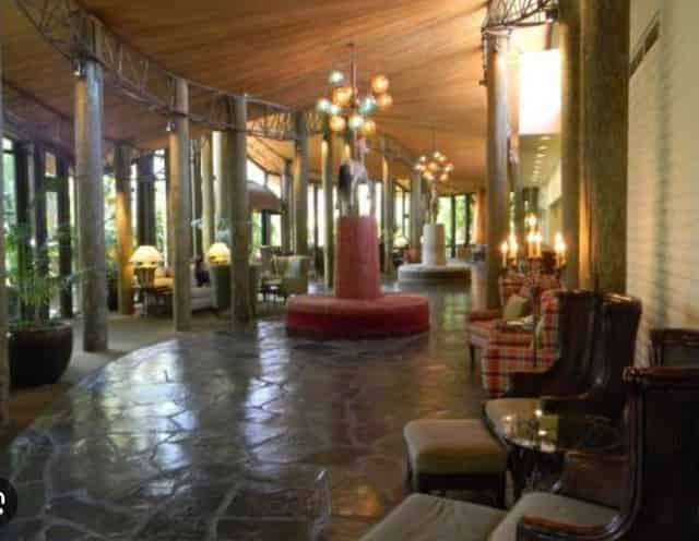 Lobby Lagoon I or II