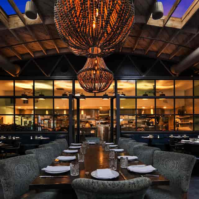 Grand Central Bar at Herb & Wood: modern decor, ideal for corporate dinners and gatherings.