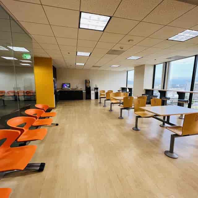 Modern computer lab in Villa Parke, ideal for networking events and meetings.