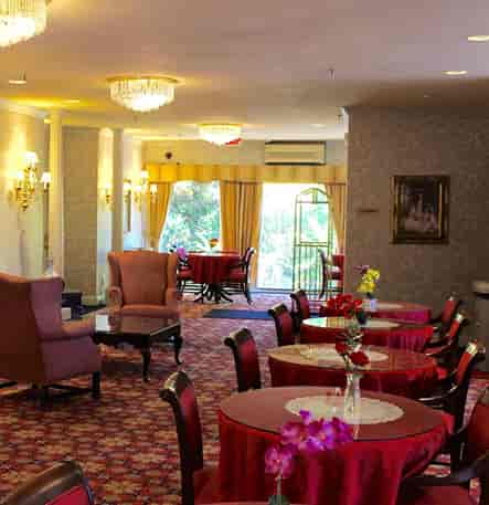 Regal Lobby at Carlyle Hotel: elegant event space with round tables for gatherings.