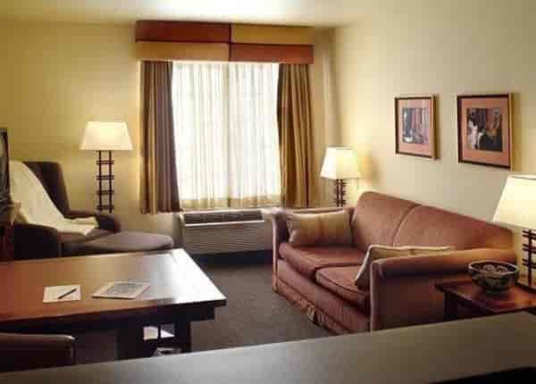 Cozy hotel suite at Vineyard House, perfect for meetings and gatherings in Larkspur.