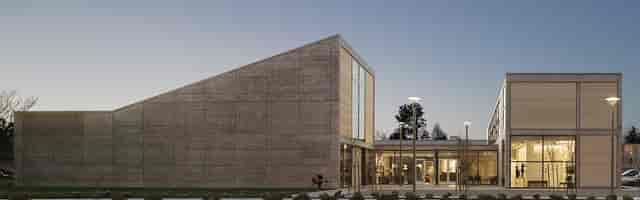 Mohr Gallery: modern event venue with natural light, perfect for meetings and networking.