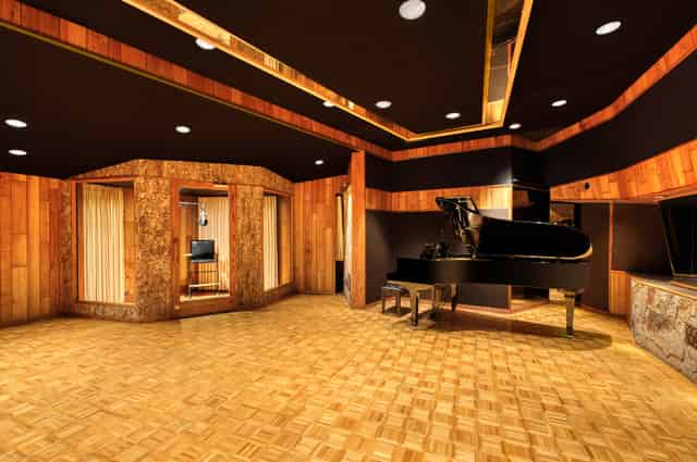 STUDIO B