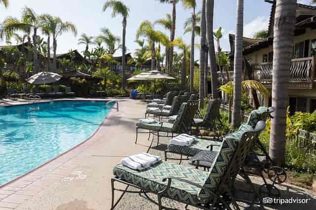 Serene poolside at Humphreys Half Moon Inn, ideal for outdoor events and retreats.