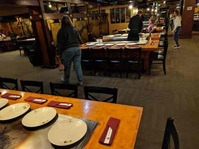 Spacious banquet hall in Kyoto Palace, ideal for gatherings and celebrations.