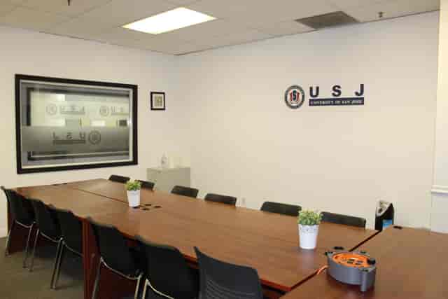Rent Spacious , quiet and clean rooms ...