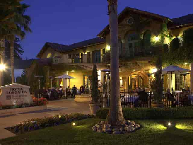 Charming outdoor patio at Dio Deka, ideal for elegant evening events and gatherings.