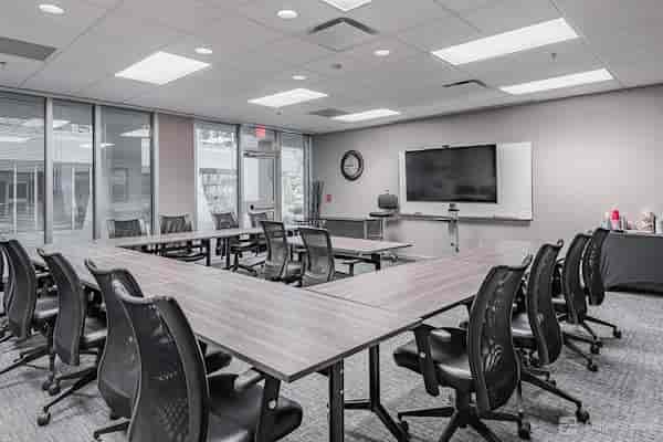 Private meeting room with U-shaped table, ideal for collaborative brainstorming sessions.