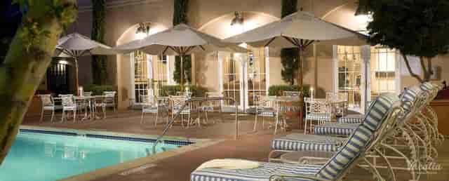 Poolside Bar at The Westin Palo Alto, elegant lounge chairs for outdoor events.