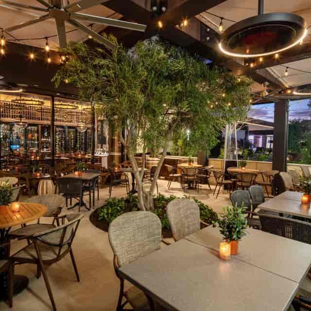 Outdoor dining space at McGonigel's Mucky Duck, perfect for events and gatherings.
