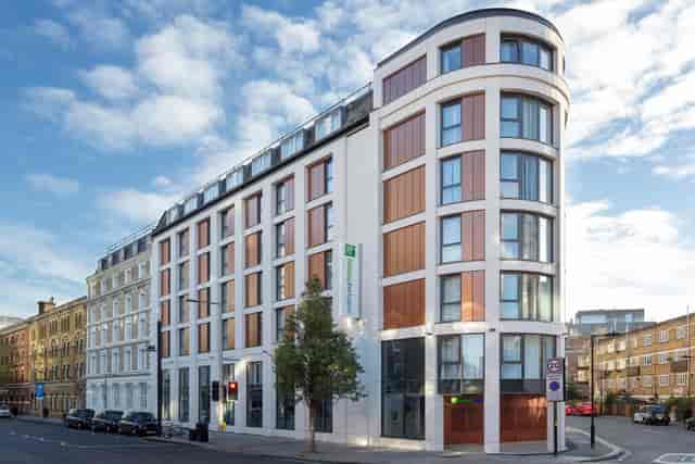 Modern guest room at Holiday Inn Express London - Southwark, ideal for corporate events.