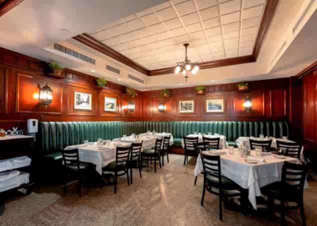 Gigi Room at Joe's Seafood: cozy dining space for intimate meetings and events.