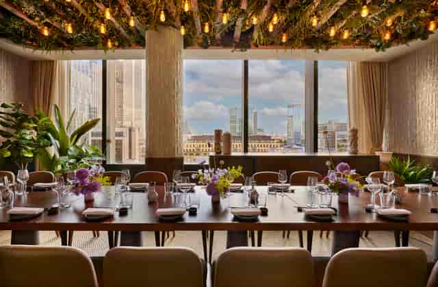 Private dining room in Los Mochis London with city view, ideal for corporate meetings and events.