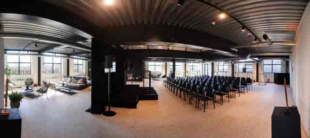 Versatile event venue in Quartier Papier with flexible seating for presentations and networking.
