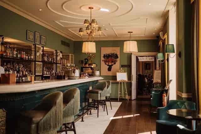 Stylish bar area in Richmond Hill Hotel, perfect for intimate gatherings and networking events.