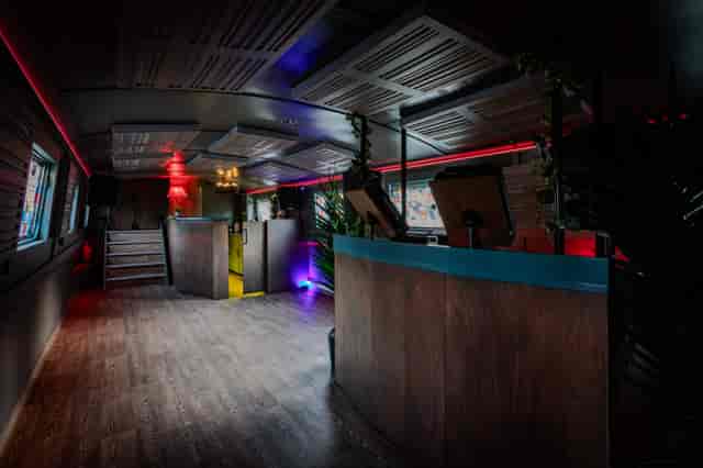 Floating mobile event space with sleek design, ideal for gatherings and networking.