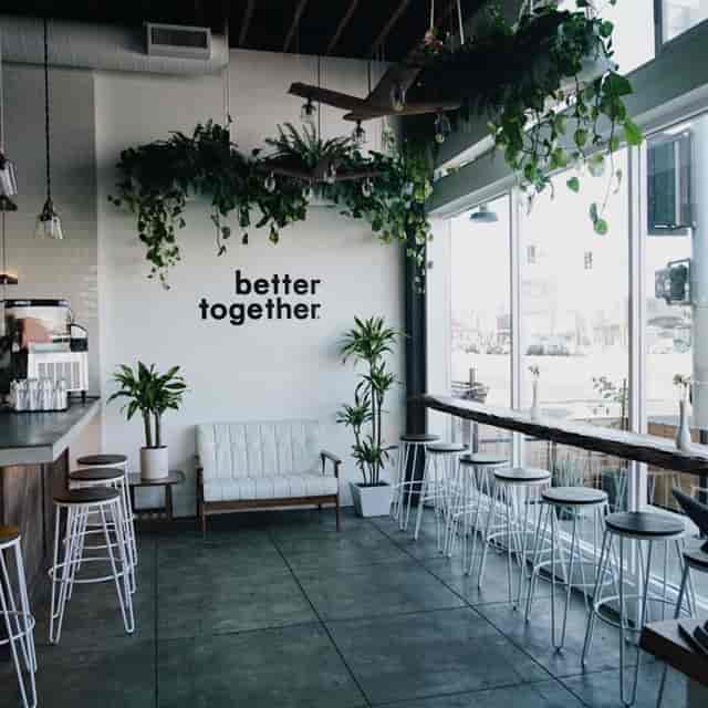 Cozy Corner at FruitCraft: modern space with greenery for casual meetings and events.