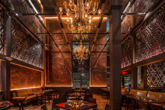 Modern dining room at Four Points by Sheraton, ideal for corporate events and celebrations.