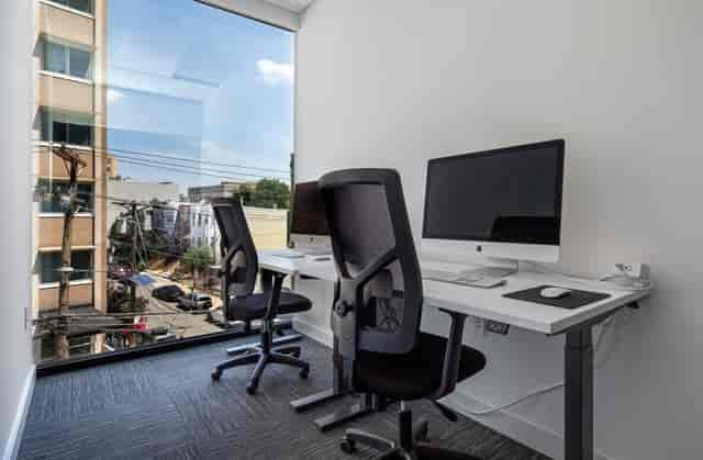 Modern coworking space with ergonomic chairs, ideal for meetings in Union City.